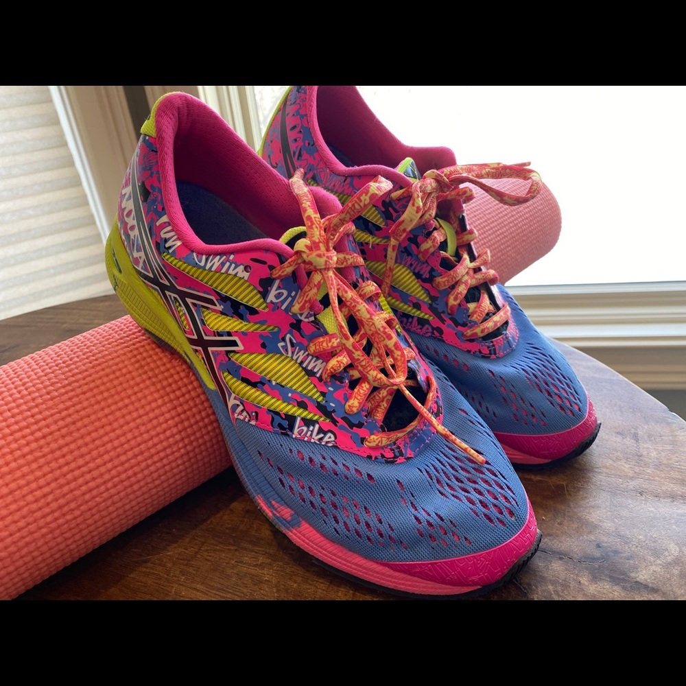 Women’s ASICS tennis shoes